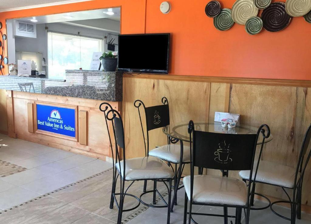 Americas Best Value Inn & Suites Macon At Sunset Dr Εξωτερικό φωτογραφία