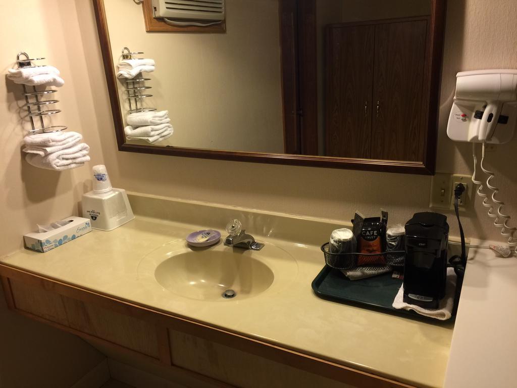 Americas Best Value Inn & Suites Macon At Sunset Dr Εξωτερικό φωτογραφία