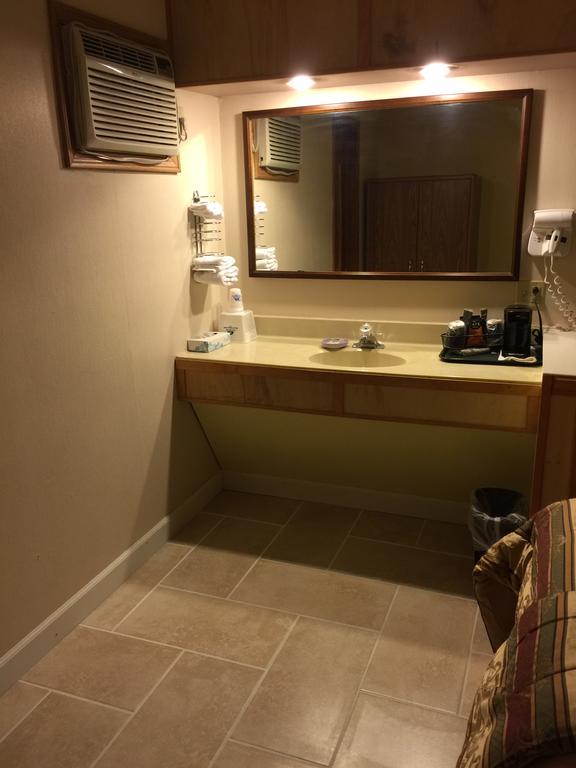 Americas Best Value Inn & Suites Macon At Sunset Dr Εξωτερικό φωτογραφία