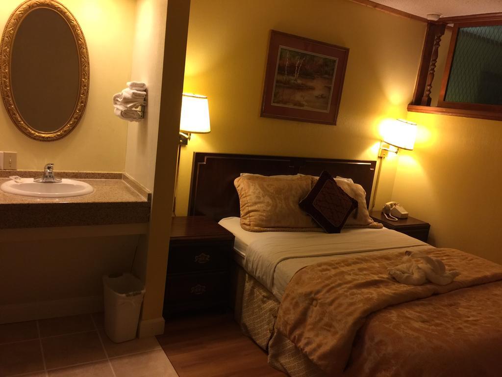 Americas Best Value Inn & Suites Macon At Sunset Dr Εξωτερικό φωτογραφία