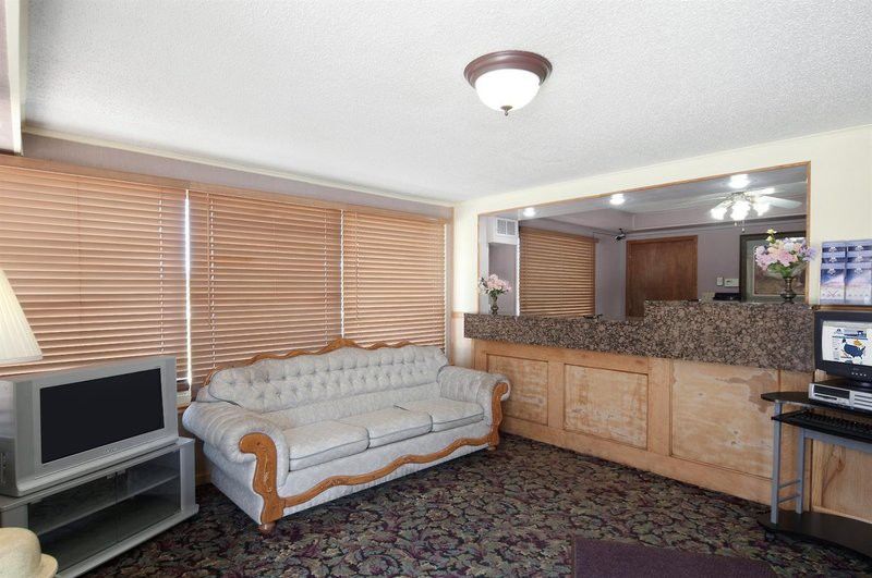 Americas Best Value Inn & Suites Macon At Sunset Dr Εξωτερικό φωτογραφία